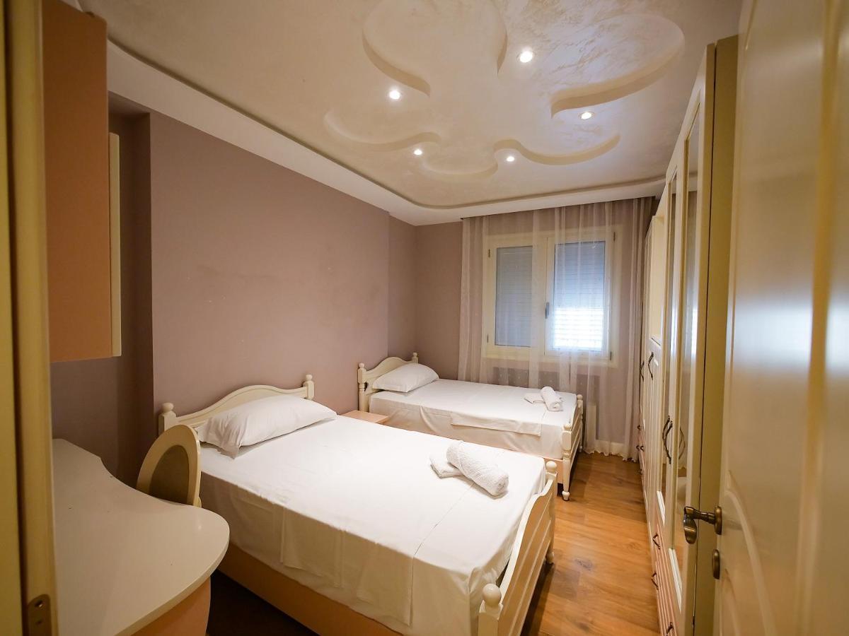 Sea Side Apartment Vlore Bagian luar foto