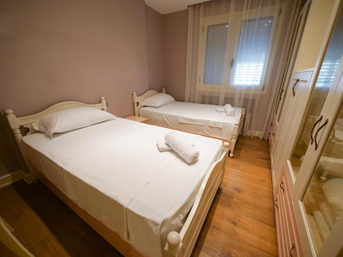 Sea Side Apartment Vlore Bagian luar foto