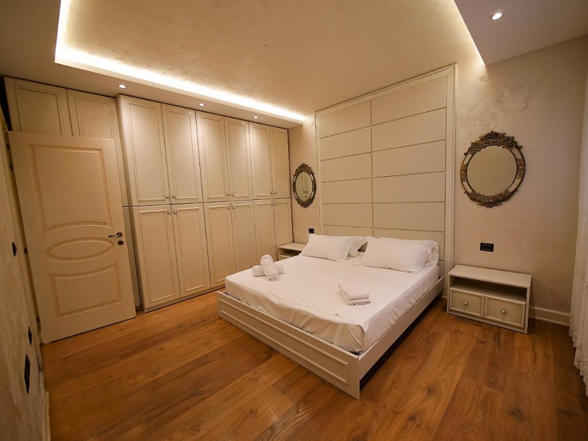 Sea Side Apartment Vlore Bagian luar foto