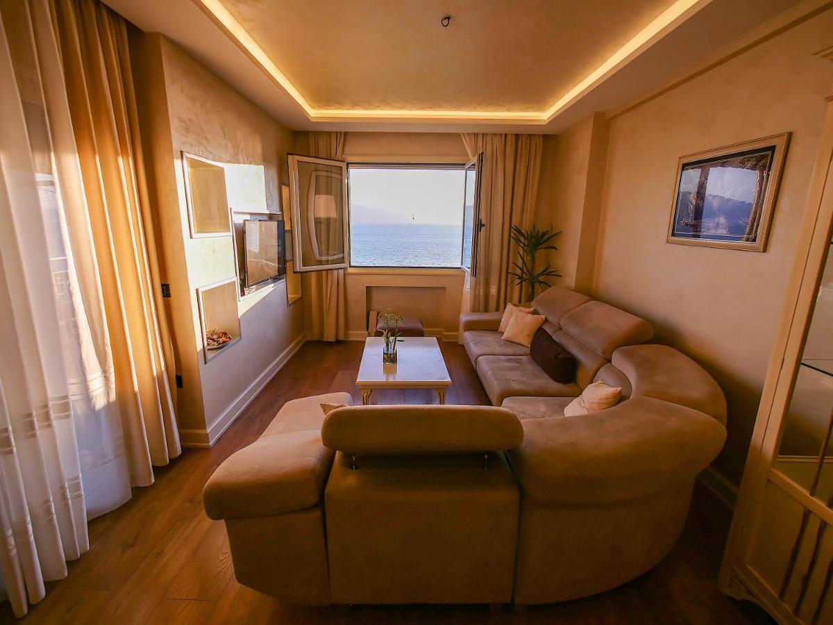 Sea Side Apartment Vlore Bagian luar foto