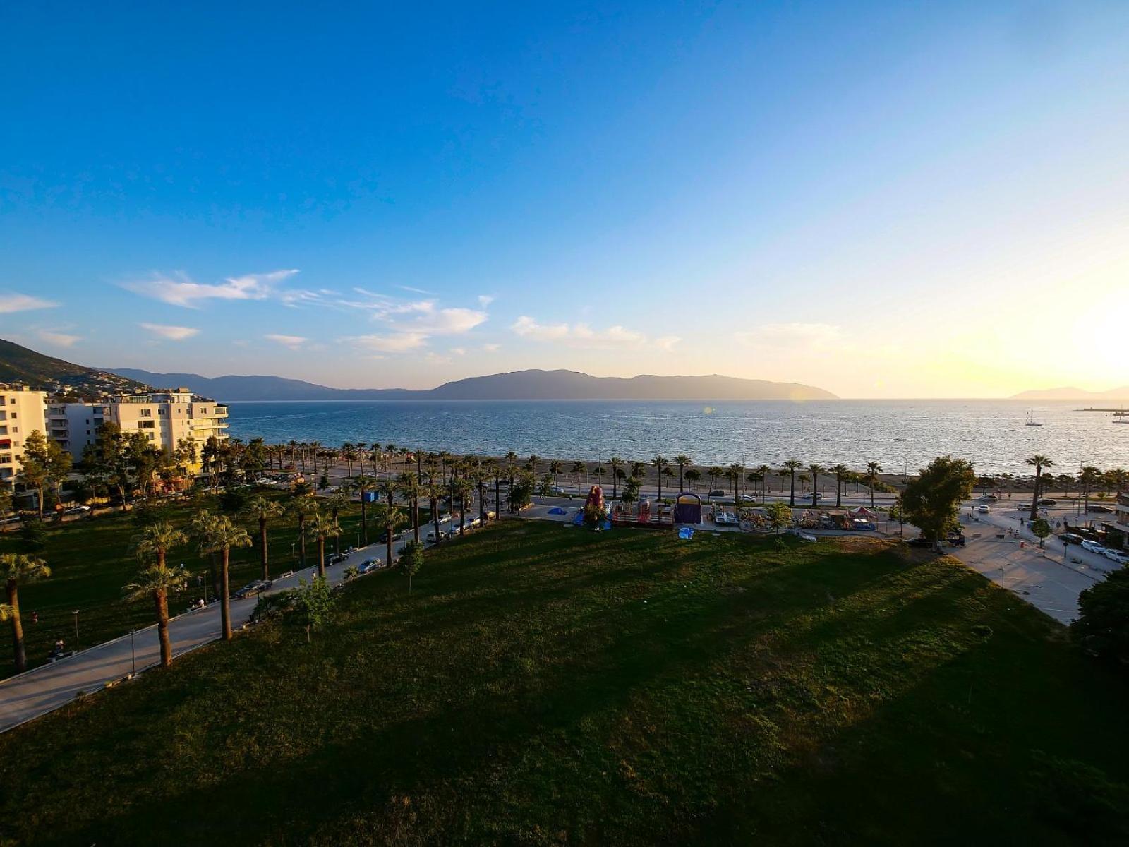 Sea Side Apartment Vlore Bagian luar foto