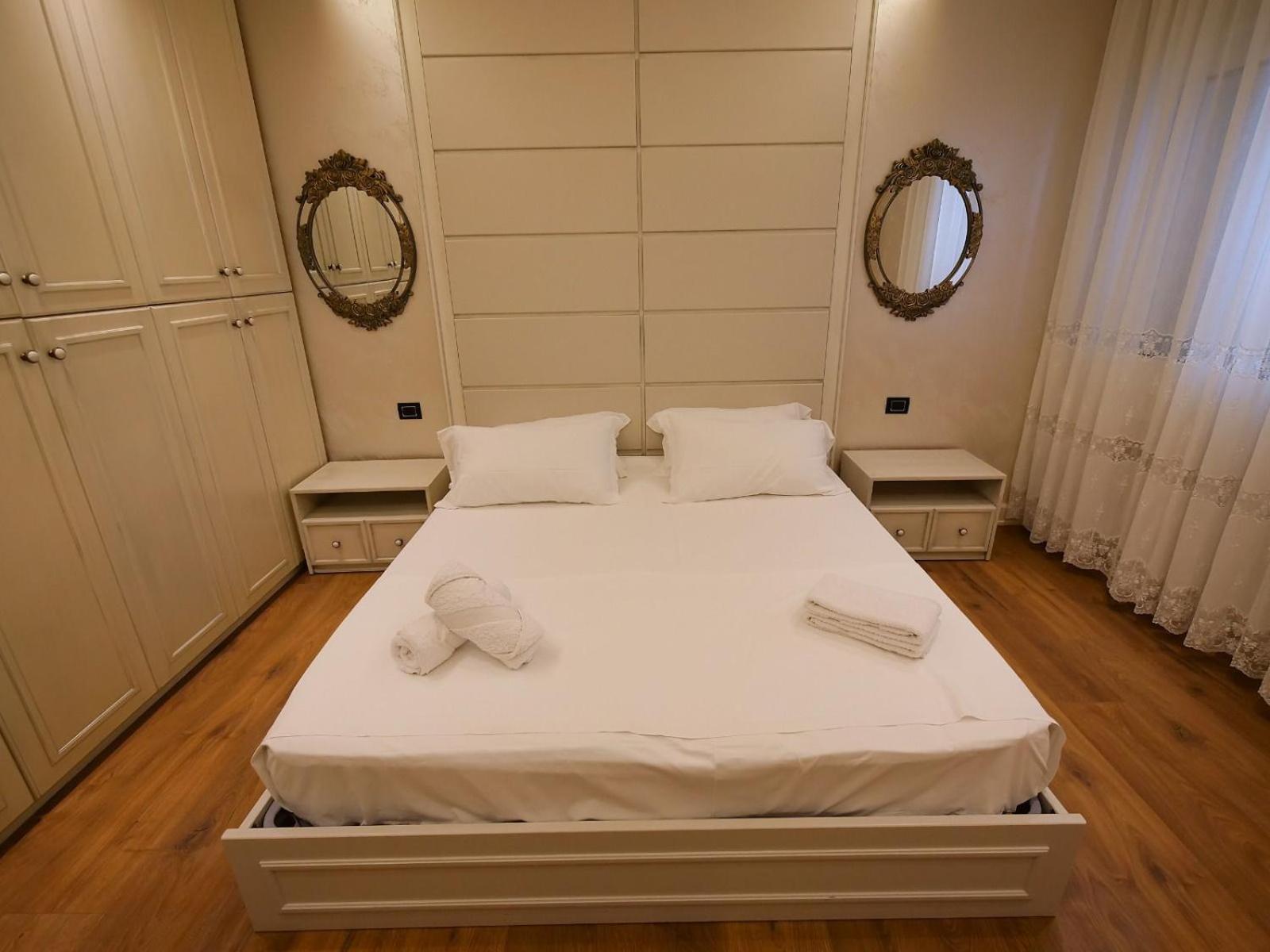 Sea Side Apartment Vlore Bagian luar foto