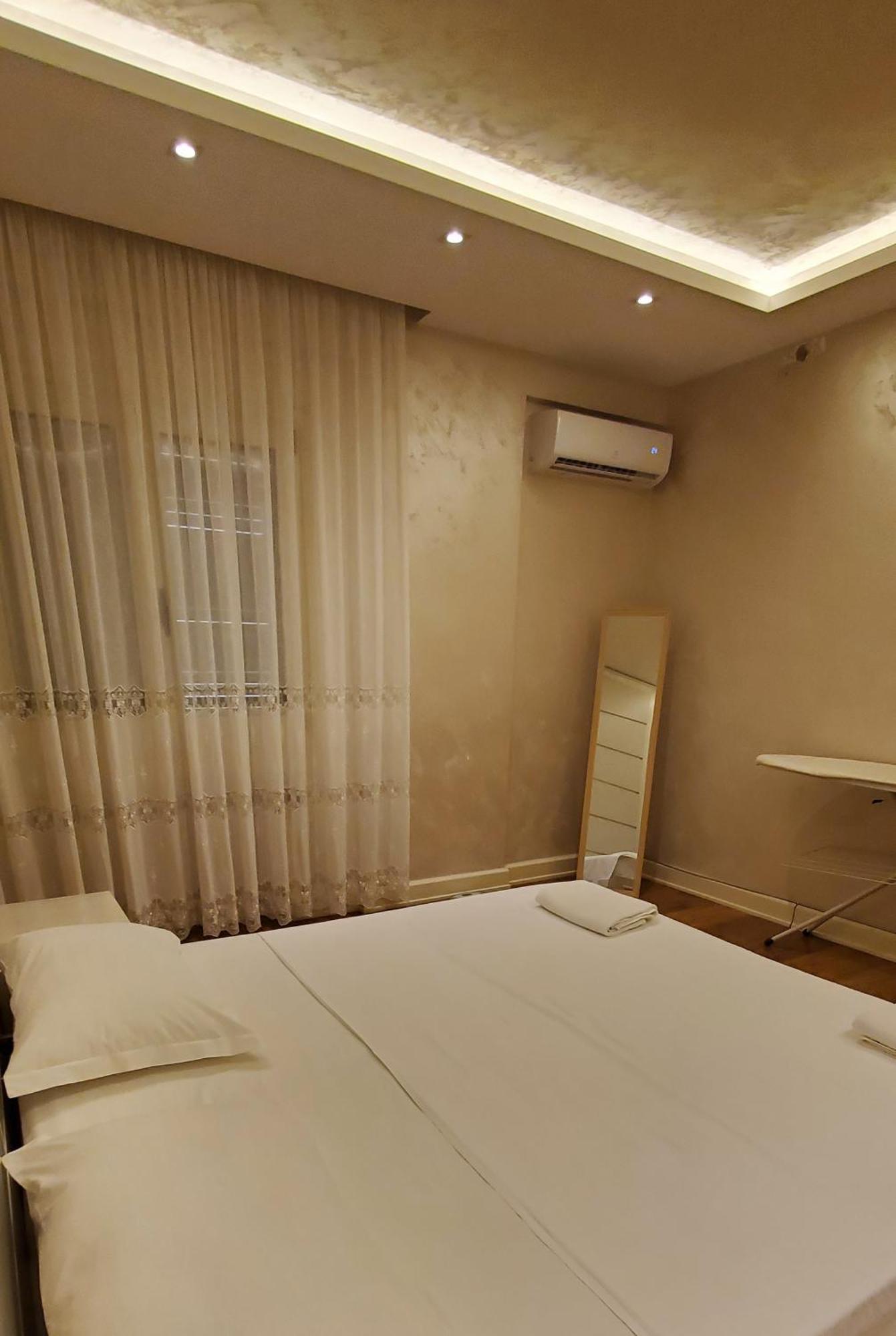 Sea Side Apartment Vlore Bagian luar foto