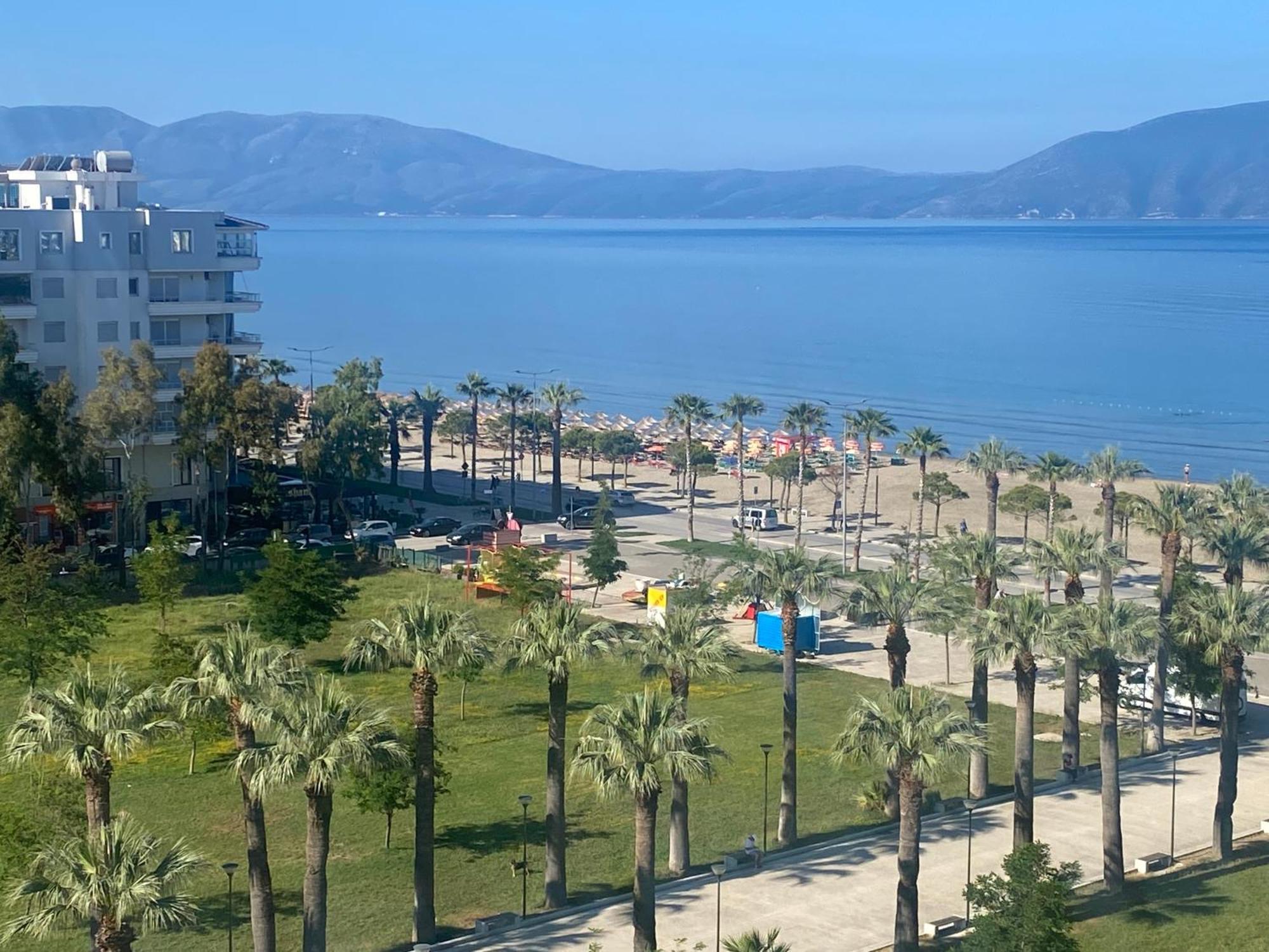 Sea Side Apartment Vlore Bagian luar foto