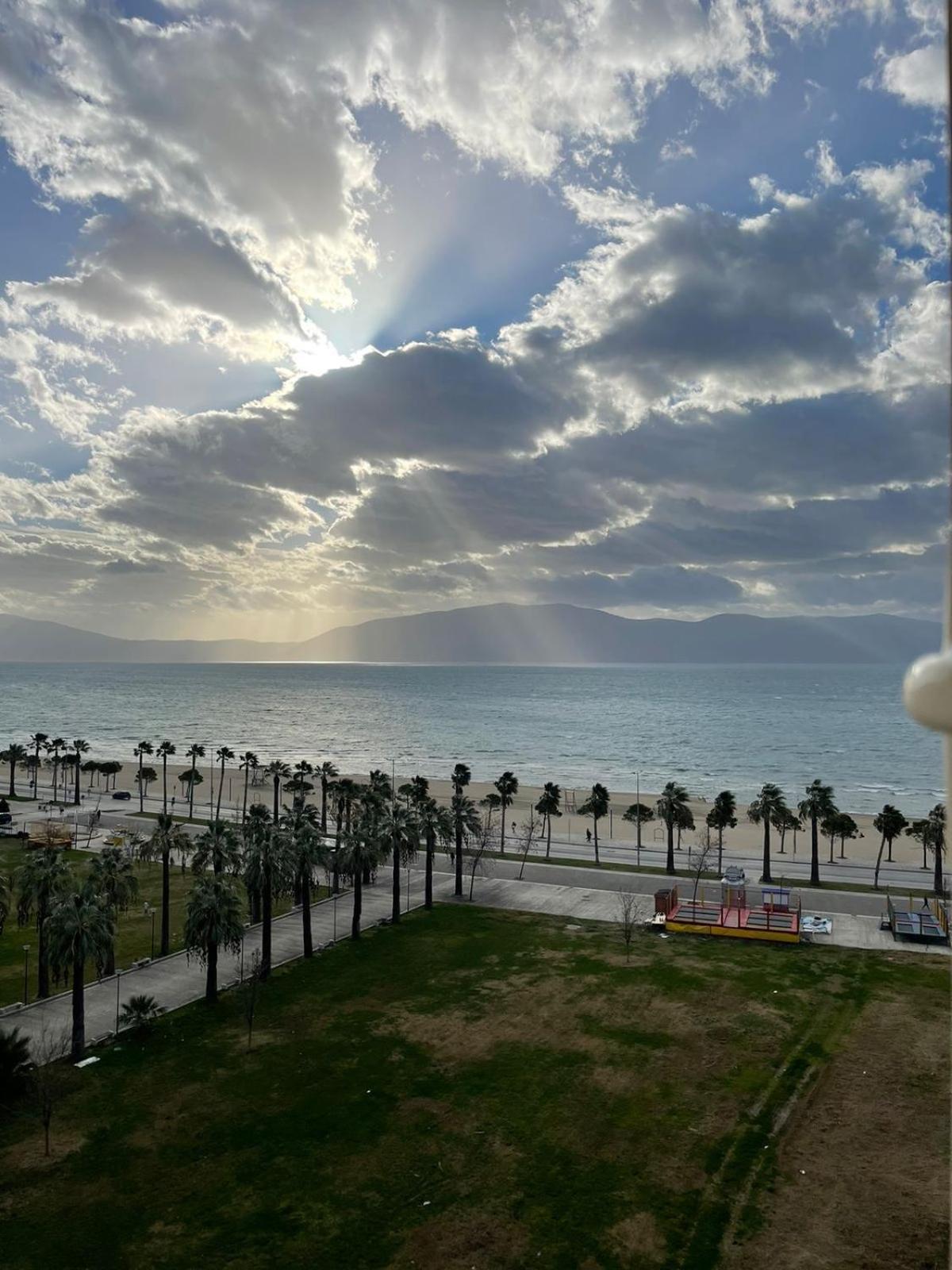 Sea Side Apartment Vlore Bagian luar foto
