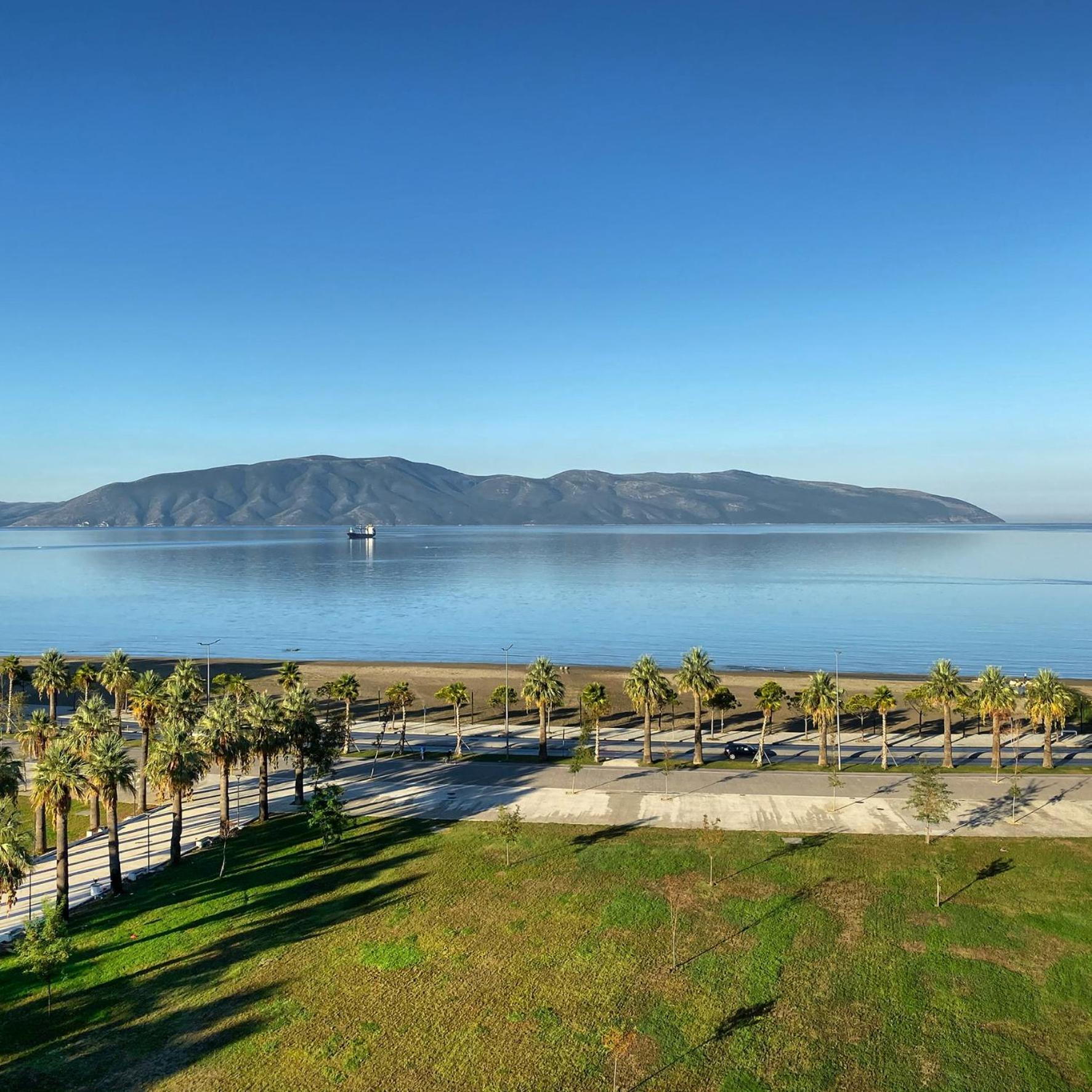 Sea Side Apartment Vlore Bagian luar foto