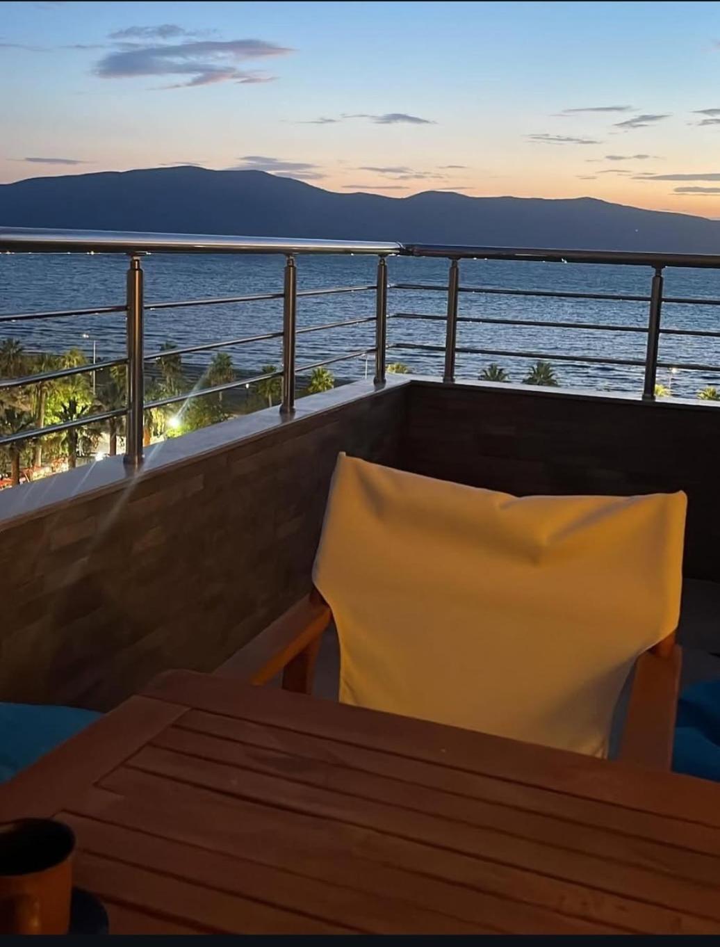 Sea Side Apartment Vlore Bagian luar foto